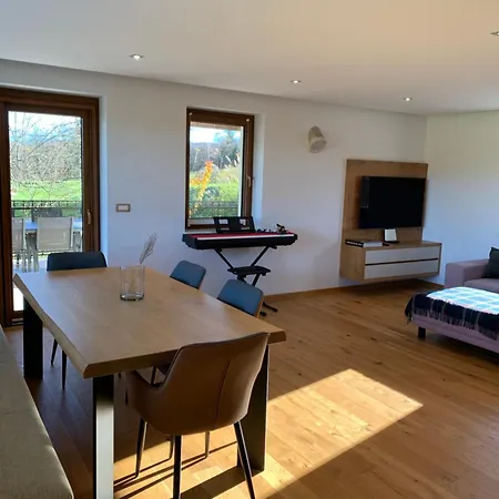 Hisa Nad Izvirom Reke Krke *