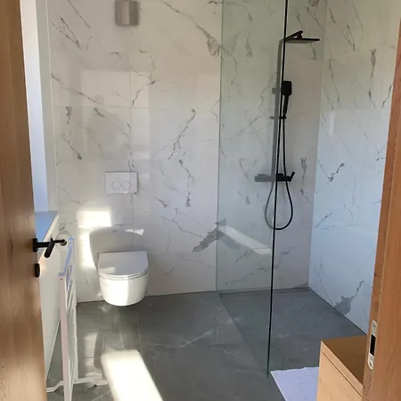 Hisa Nad Izvirom Reke Krke * Znojile pri Krki