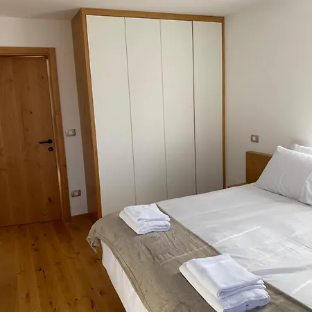 Hisa Nad Izvirom Reke Krke Znojile pri Krki