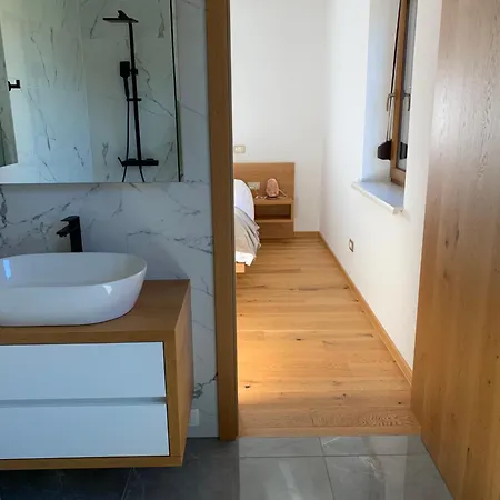 Hisa Nad Izvirom Reke Krke Casa de Férias *