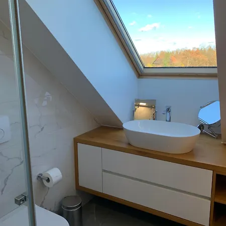 Hisa Nad Izvirom Reke Krke Znojile pri Krki