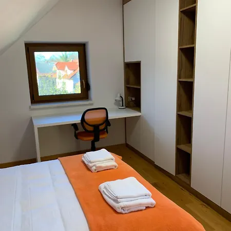 Hisa Nad Izvirom Reke Krke *