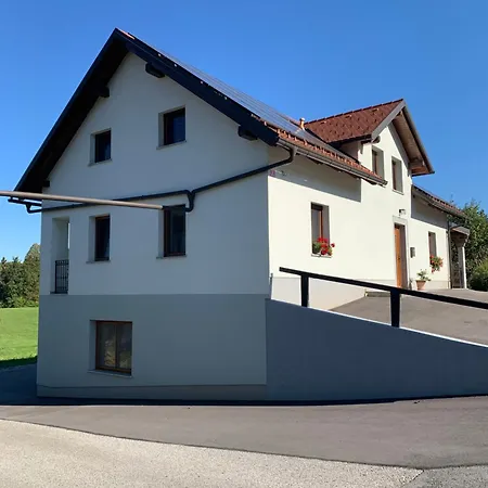 Casa de Férias Hisa Nad Izvirom Reke Krke *