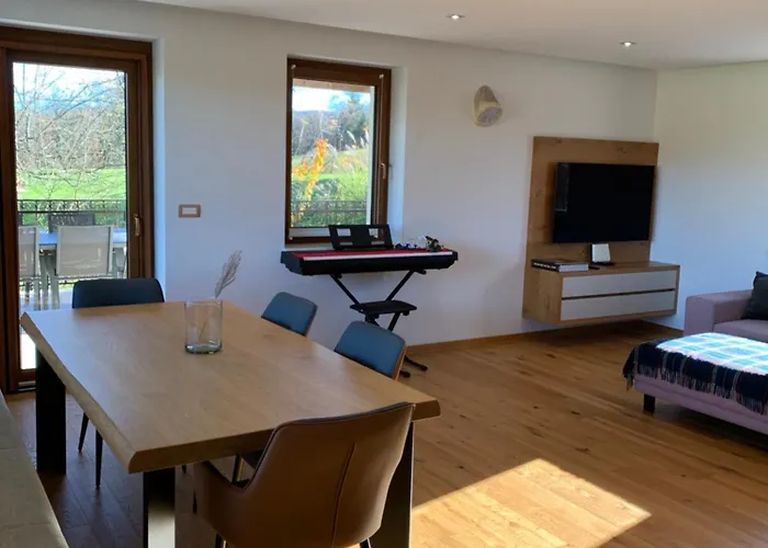 Hisa Nad Izvirom Reke Krke *