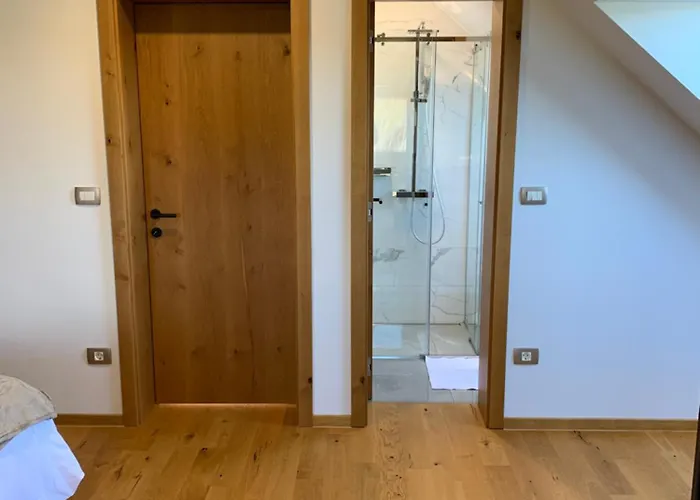 Hisa Nad Izvirom Reke Krke Znojile pri Krki